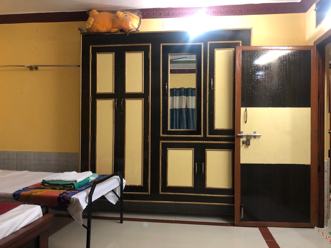 Wardrobe with mirror panel